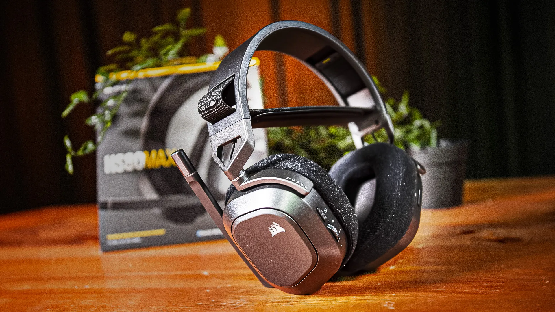 Herní bezdrátová sluchátka, co vydrží 65 hodin? Corsair HS80 Max Wireless
